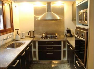 Casa de 8 ambientes, Ciudad de Mendoza · Casa Esquina en Ciudad de Mendoza - 240 m²