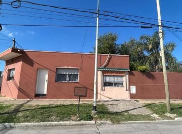 Casa en Venta de 4 ambientes Caseros · Impecable y Moderna, a 10 del Centro de Caseros. Permuto por Casa en Padua