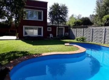 Casa · 500m² · 5 Ambientes · Casa en Venta en Gran Lote Arbolado. Oportunidad!