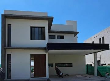 Casa · 150m² · 6 Ambientes · 2 Cocheras · Hermosa Casa en The Point - Lote Central