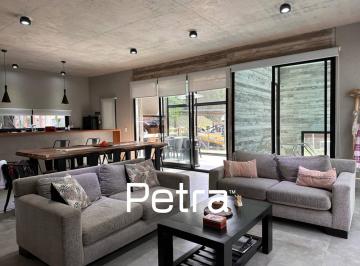 Casa · 146m² · 5 Ambientes · 1 Cochera · Casa en Venta en Costa Esmeralda. Hormigón Visto