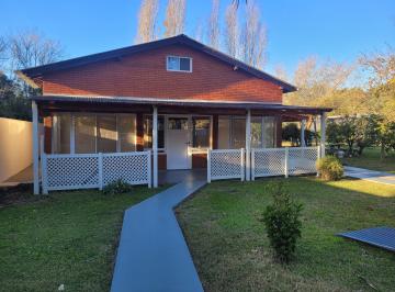 Casa en Alquiler de 4 ambientes Villa Elisa · Casa Tipo Chalet