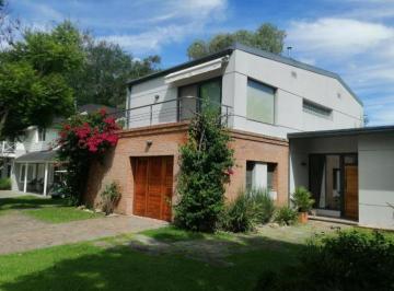 Casa · 250m² · 4 Ambientes · 1 Cochera · Casa en Alquiler - 3 Dorm. 4 Baños - Cochera - 1.200 m² - Guillermo Hudson