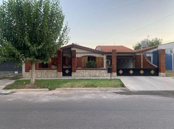Casa · 150m² · 5 Ambientes · 1 Cochera · Alquiler Casa Lujan de Cuyo