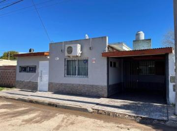 Casa · 140m² · 6 Ambientes · 2 Cocheras · Casa en Venta - 3 Dorm. 1 Baño - Departamento - 250 m² - Chascomús