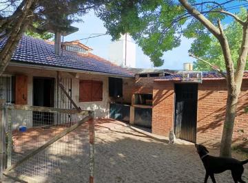 Casa · 240m² · 10 Ambientes · 4 Cocheras · Casa en Venta - 9 Dorm. 8 Baños - Cocheras - 400 m² - Las Toninas
