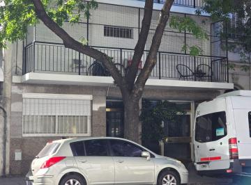 Departamento · 72m² · 4 Ambientes · Castro Barros Al 0 - Alquiler Departamento 4 Amb - Balcón