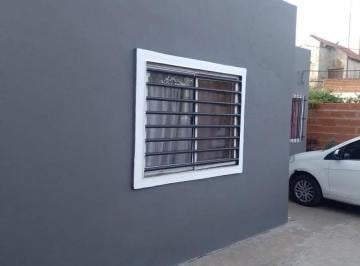 Casa · 250m² · 4 Ambientes · 2 Cocheras · Casa en Venta - 3 Dorm. 1 Baño - Cochera - 400 m² - Claypole