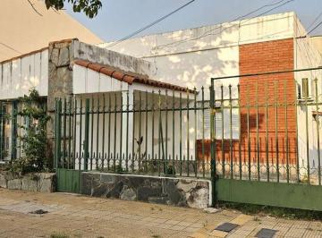 Casa · 184m² · 5 Ambientes · 1 Cochera · Casa y Dpto. en Venta - B˚ Norte - Reconquista.