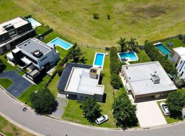 Casa · 162m² · 5 Ambientes · 1 Cochera · Venta Casa 5 Ambientes con Pileta en La Horqueta