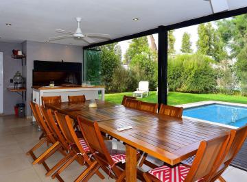 Casa · 220m² · 5 Ambientes · 1 Cochera · Venta Casa 5 Amb. Barrio Weston, F. alvarez - Financia