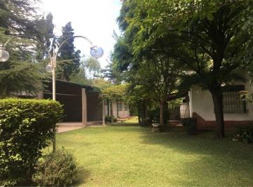 Quinta vacacional · 130m² · 3 Dormitorios · Quinta con Dos Casas, Pileta y Añosa Arboleda