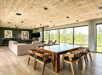 Casa · 560m² · 8 Ambientes · 7 Cocheras · Venta Casa a La Laguna en Chacras de La Reserva