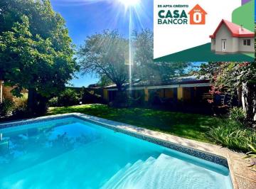 Casa · 207m² · 7 Ambientes · 2 Cocheras · Apto Credito Vta Casa 3 Dormi C Pileta Zona Norte