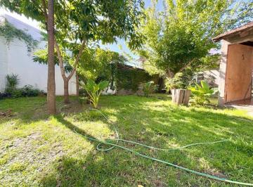 Casa · 175m² · 6 Ambientes · 1 Cochera · Oportunidad Casa con Jardin, Excelente Ubicación