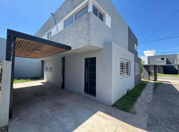 Casa · 75m² · 6 Ambientes · 1 Cochera · Duplex en Venta La Calera 2 Dorm. Apto Credito