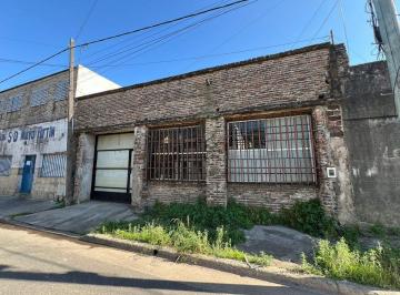 Bodega-Galpón · 275m² · Venta Galpon con Casa 2 Dorm. en Belgrano