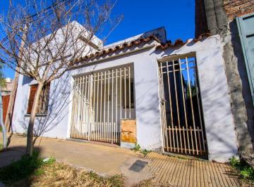 Casa · 77m² · 4 Ambientes · Casa en Venta en Pje. Koch