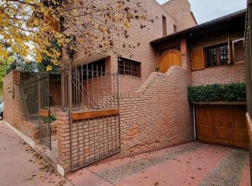 Casa · 293m² · 6 Ambientes · 3 Cocheras · Casa 6 Ambientes en El Corazón de La Sexta Sección