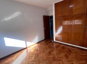 Privado · Alquilo Oficina.