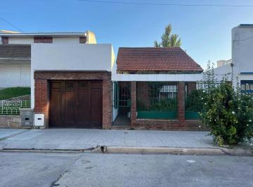 Casa · 170m² · 5 Ambientes · Casa en Venta - 3 Dorm. 3 Baños - 430 m² - Mar del Plata