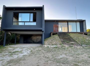 Casa · 240m² · 4 Ambientes · Casa en Venta - 3 Dorm. 2 Baños - 1.000 m² - Pinamar