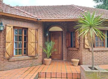 Casa · 193m² · 5 Ambientes · 2 Cocheras · Casa en Venta en Club de Campo El Moro