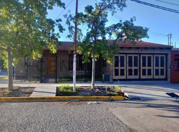 Casa · 245m² · 7 Ambientes · 4 Cocheras · Venta de Casa en Las Heras