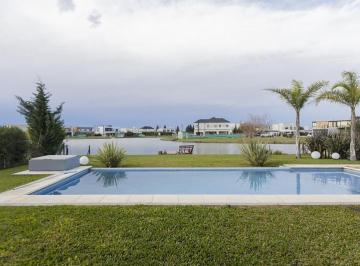 Casa · 214m² · 4 Ambientes · 1 Cochera · Casa de 4 Ambientes con Salida a La Laguna y Muelle en Club de Campo San Lucas. San Vicente, Ruta 58.