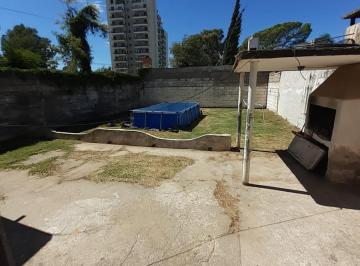 Casa · 80m² · 6 Ambientes · 1 Cochera · Casa en Venta - 3 Dorm. 1 Baño - Cochera - 311 m² - Río Cuarto