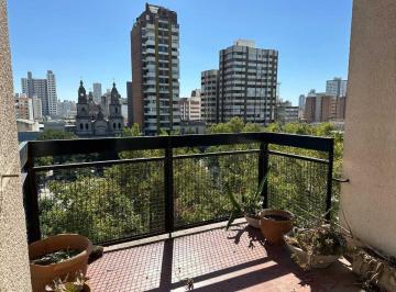 Departamento · 124m² · 5 Ambientes · Depto de Categoria con Cochera Frente Plaza Roca