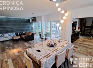 Casa · 330m² · 4 Ambientes · Casa de Cuatro Ambientes en Venta, Haedo.