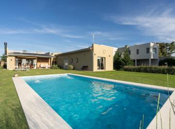 Casa · 120m² · 4 Ambientes · 1 Cochera · Casa en Venta, San Sebastian Area 2 Al Golf