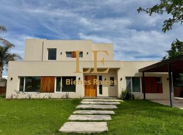 Casa · 245m² · 5 Ambientes · 4 Cocheras · Venta Casa en San Matias