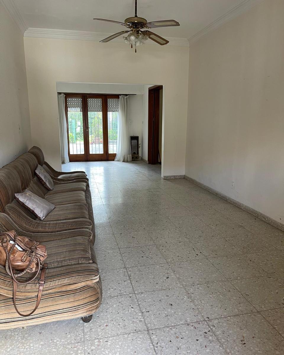 Chalet 5 amb, 173m² con garage y parque — Zona Guemes