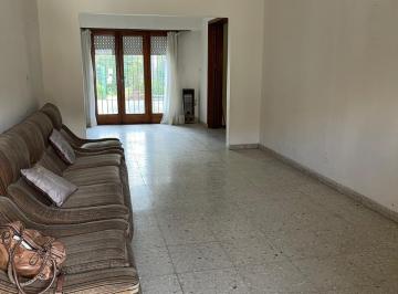Casa · 173m² · 4 Dormitorios · 1 Cochera · Chalet en Venta 5 Ambientes Zona Guemes