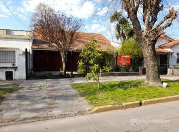 Casa · 122m² · 3 Ambientes · 1 Cochera · Consulte Apto Crédito - 2 Dorm., Cochera y Jardin