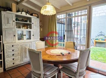 Casa · 100m² · 4 Ambientes · 1 Cochera · Venta Muy Buen Dúplex con Cochera y Jardín en Villa Adelina