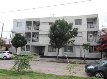 Departamento · 45m² · 3 Ambientes · 1 Cochera · Bºsan Martín - Depto. en Pb de 1 Dormitorio C/patio y Cochera
