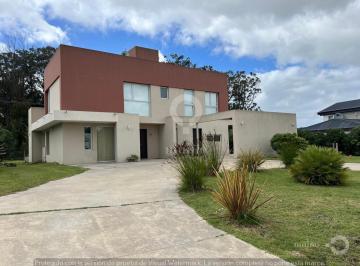 Casa · 220m² · 4 Ambientes · Casa en Santa Clara del Mar