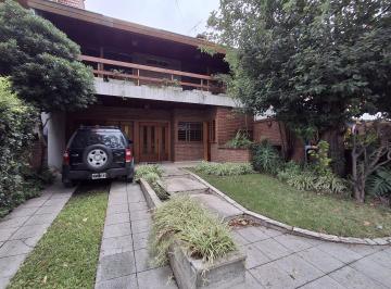 Casa · 358m² · 5 Ambientes · 2 Cocheras · Casa en Banfield Este