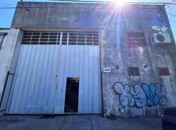 Bodega-Galpón · 220m² · Vera Mujica 3600, Galpon Amplio de 220 m², con Oficina.