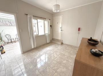 PH · 70m² · 3 Ambientes · PH en Venta de 3 Ambientes con Patio en Quilmes Oeste