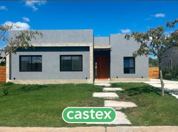 Casa · 170m² · 4 Ambientes · Casa en Venta en Santa Elena, Pilar del Este.