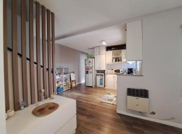 Departamento · 81m² · 6 Ambientes · Venta. Departamento Dúplex 3 Dorm. - Alberdi, Rosario