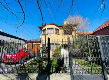 Casa · 200m² · 5 Ambientes · 2 Cocheras · Casa en Venta - 4 Dorm. 2 Baños - Cochera - 400 m² - Los Hornos