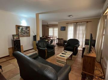 Casa · 230m² · 4 Ambientes · 4 Cocheras · Casa en Venta - 3 Dorm. 2 Baños - Cochera - 291 m² - Mercedes