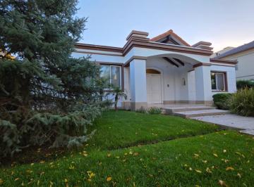 Casa de 5 ambientes, Chacras de Coria · 3 Hab/ 3 Baños/ Amplio Jardin/las Candelas Il