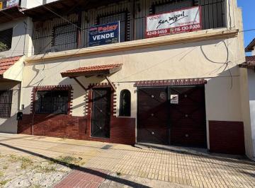 Casa · 4 Ambientes · 1 Cochera · Casa en 2 Plantas