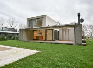 Casa · 220m² · 4 Ambientes · 1 Cochera · Casa en Alquiler Grand Bell II - 3 Dorm.